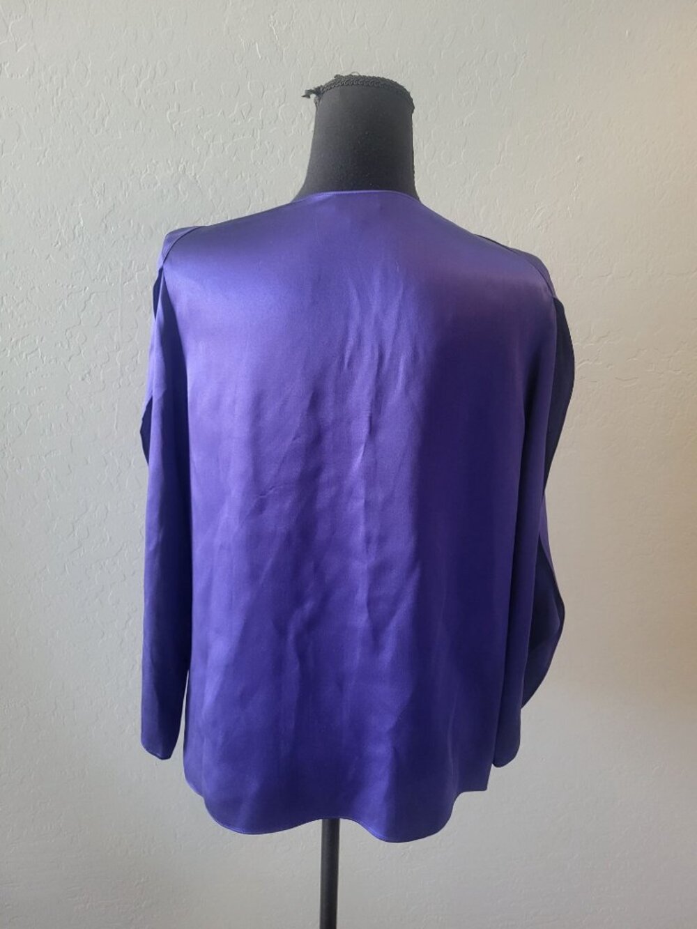 Talbots 100% Silk Purple Slit Sleeve Soft Satin Charmeuse Top Size 6 Elegant - Picture 6 of 10